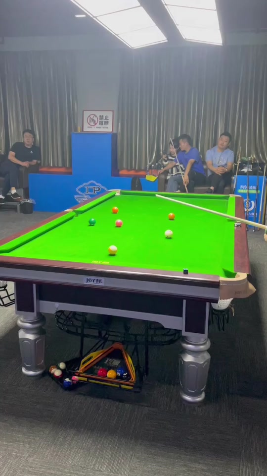 通过出色的 通过出色的